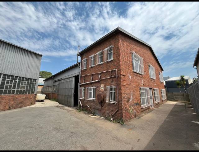 1,100M² WAREHOUSE FOR SALE IN NEW ERA